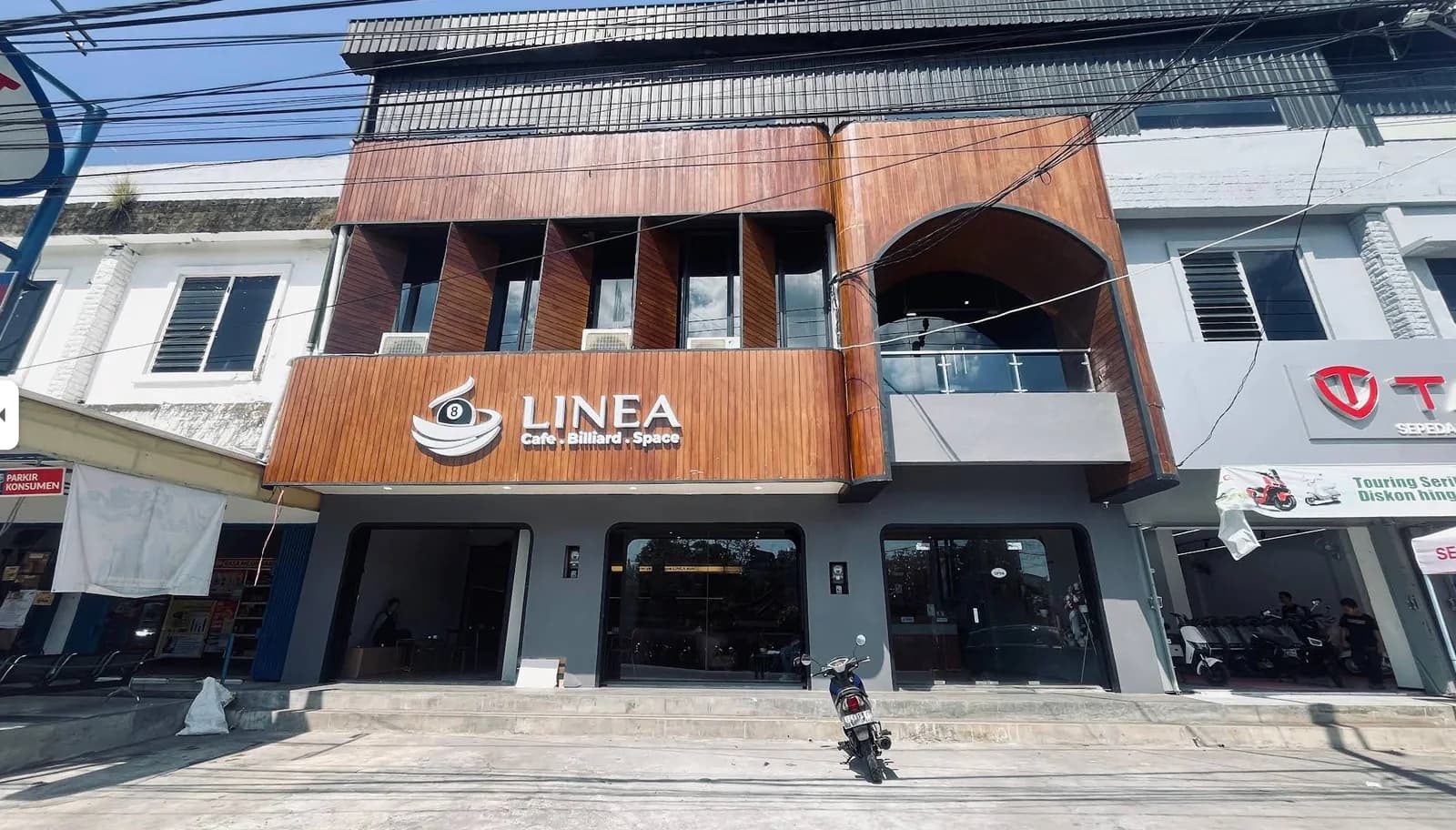 Fasad LINEA pada siang hari